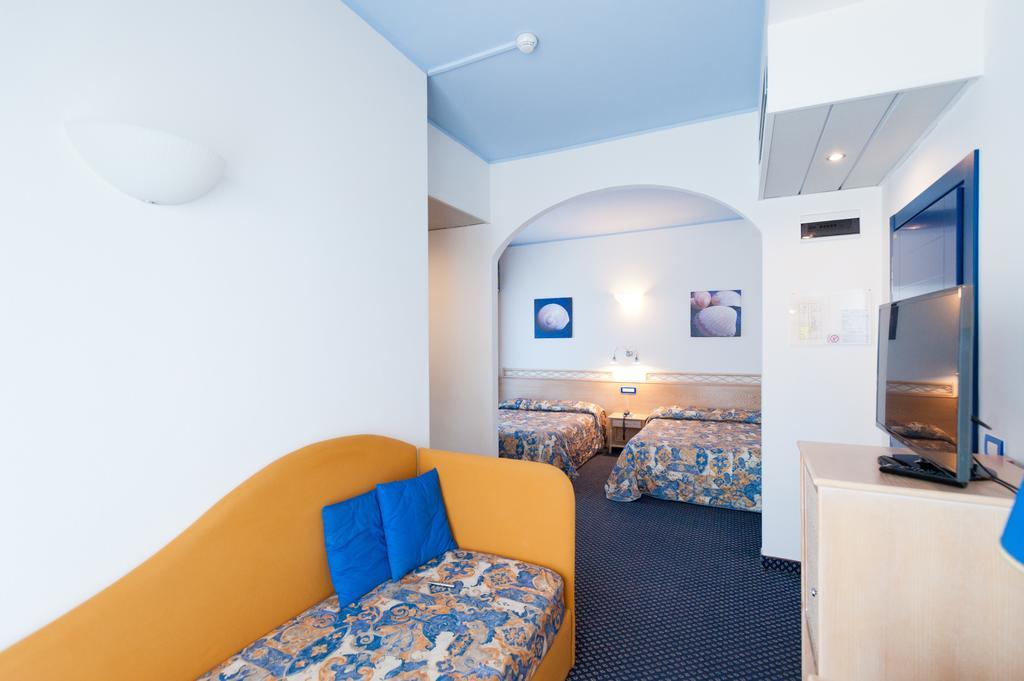 Familiekamer met Zijdelings Uitzicht op Zee