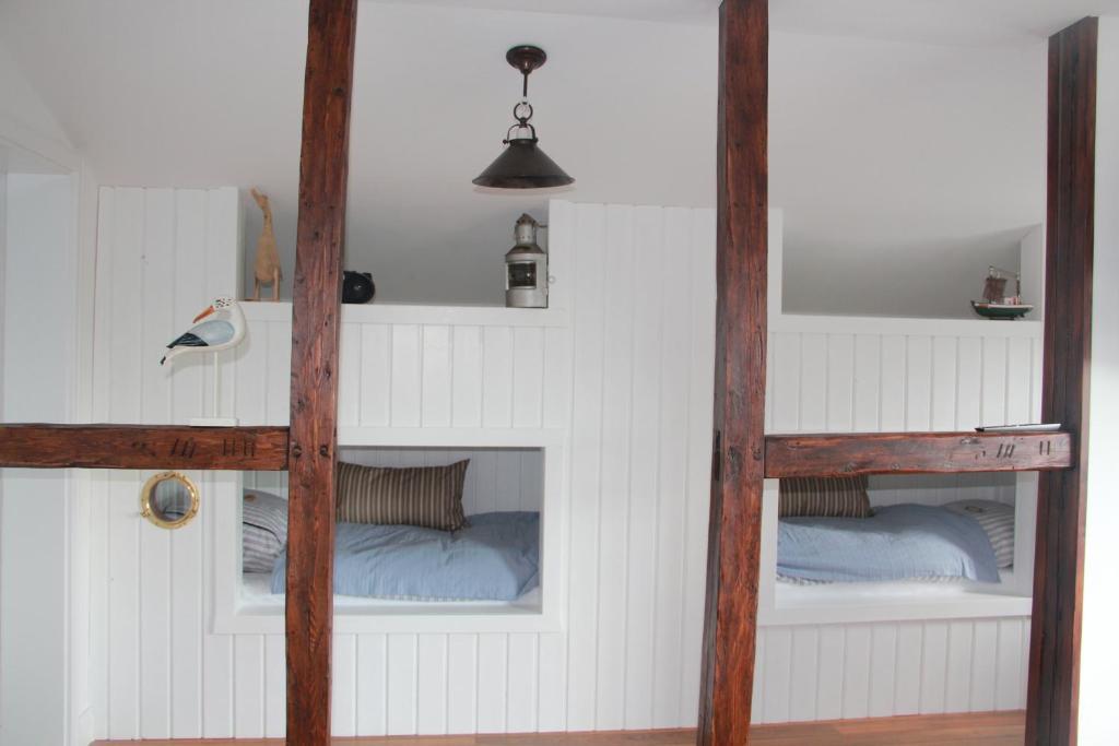 Family Room (2 Adults + 2 Children)