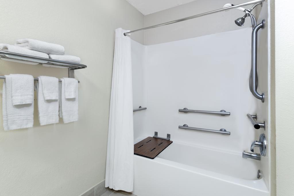 King Room - Mobility Access/Non-Smoking