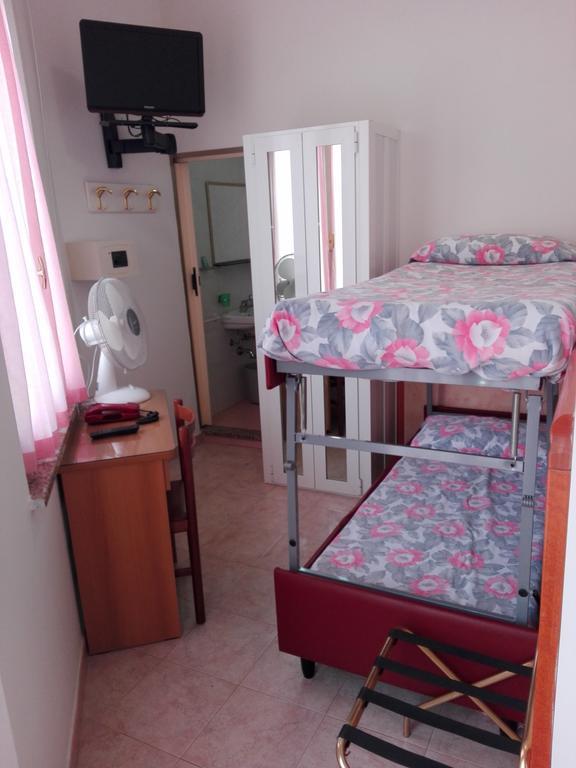 Mixed Dormitory Room,382255084:JPEG