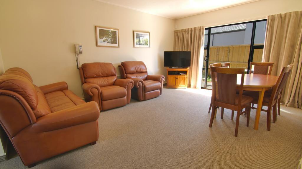Two-Bedroom Apartment,382535812:JPEG