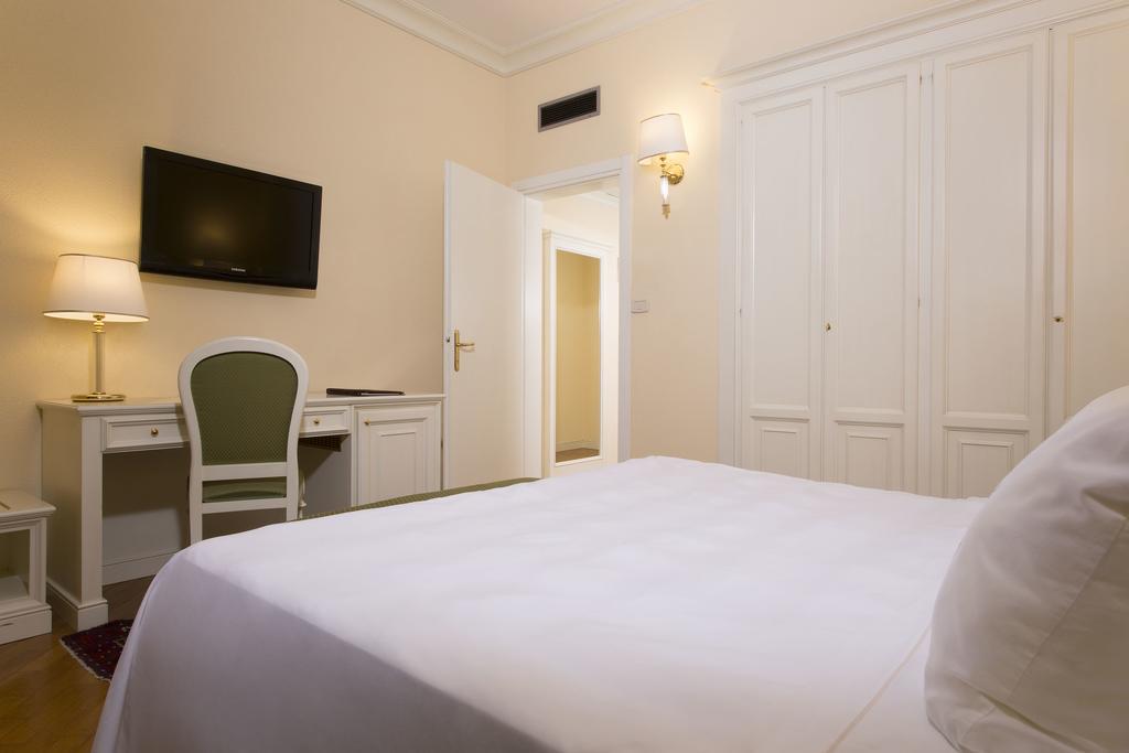 Classic Double Room,692984397:JPEG