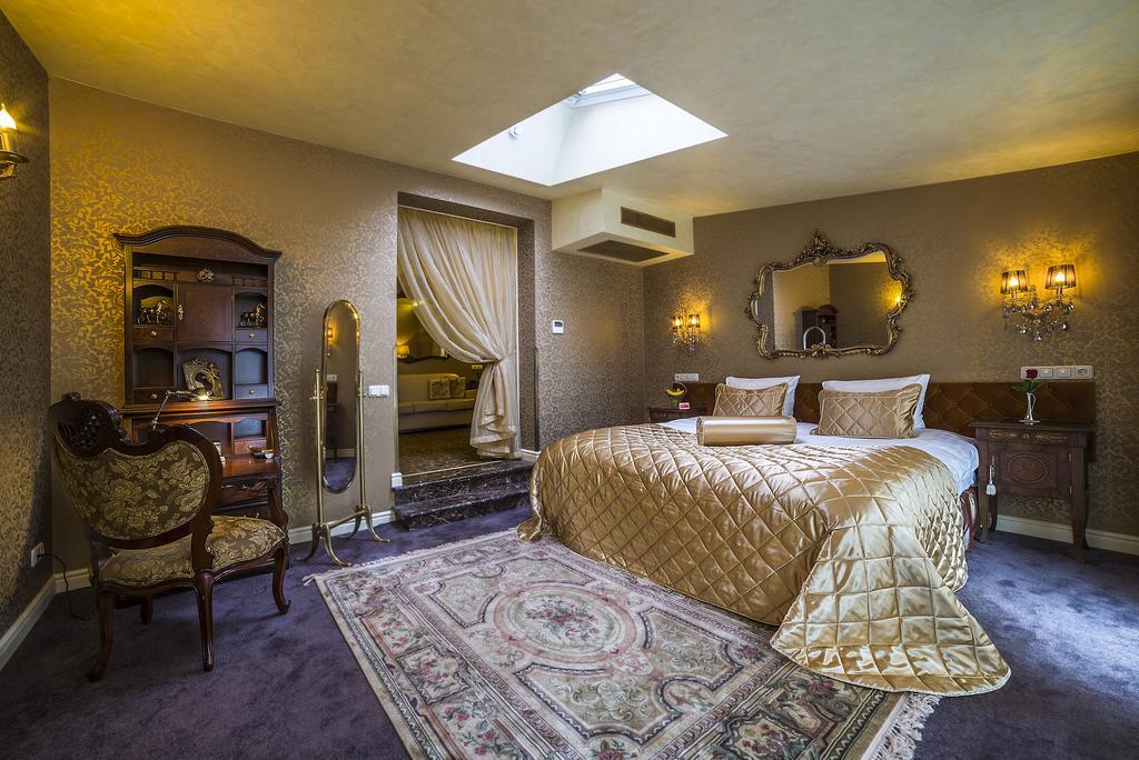 Royal Suite,1212258292:JPEG