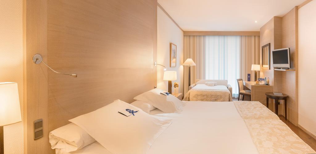 Quarto Duplo com Cama Extra