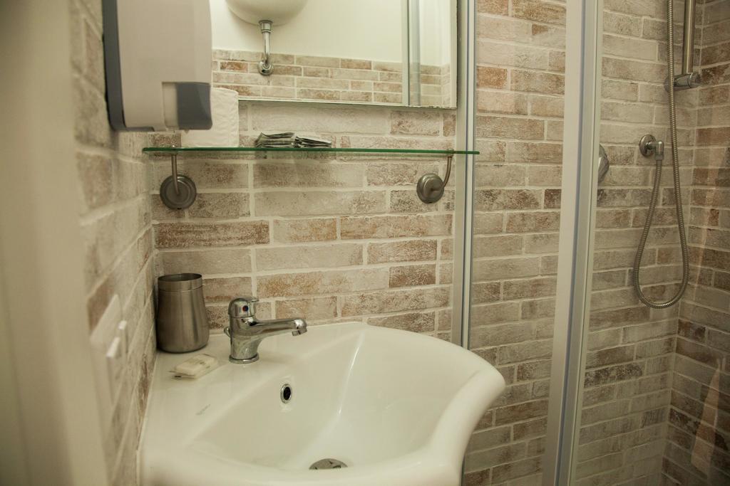 Superior Double Room Via Leone IV 38