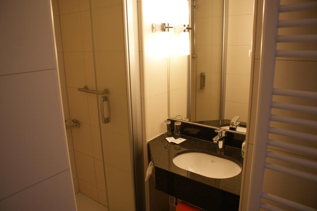 Single Room,1662395091:JPEG