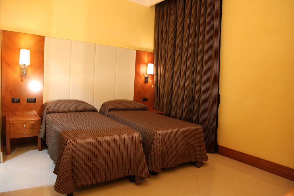 Standard Double or Twin Room,432979470:JPEG