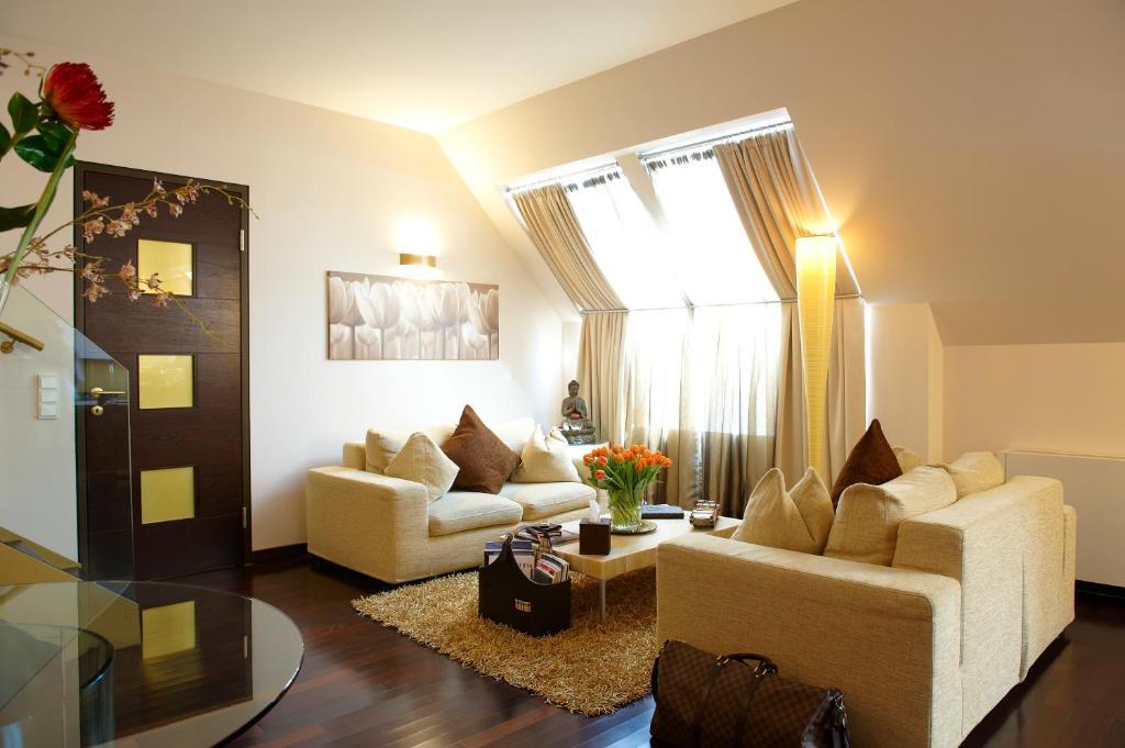 Two-Bedroom Penthouse Apartment,44084581:JPEG