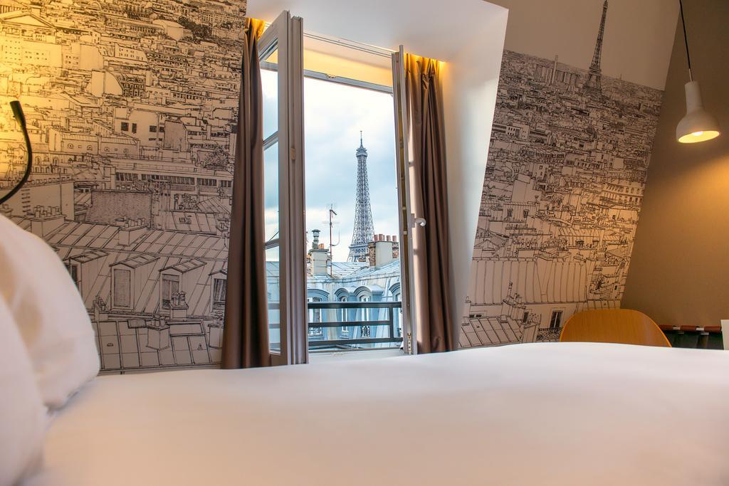 Double Room Eiffel Tower View