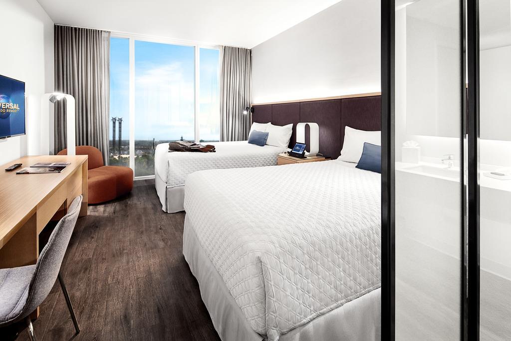 Zimmer mit 2 Queensize-Betten und Aussicht - inklusive frühem Eintritt zum Park *)