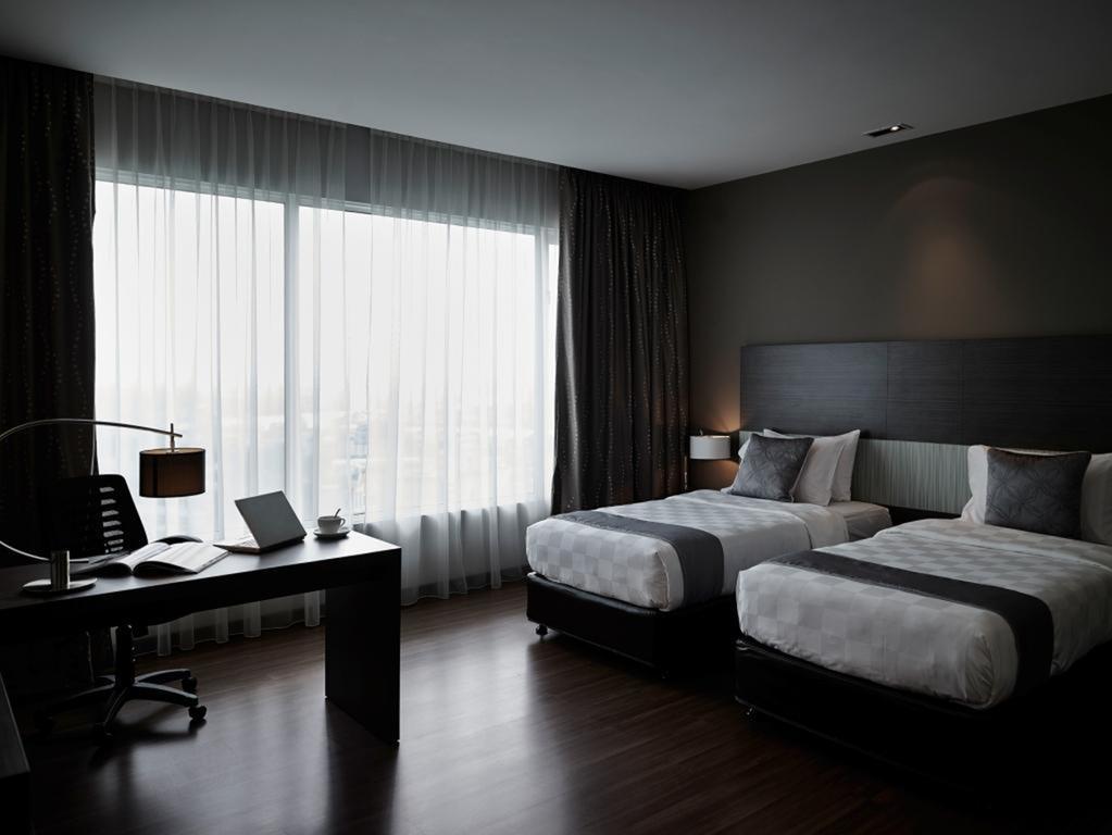 Deluxe Twin Room with Two Single Beds and City View