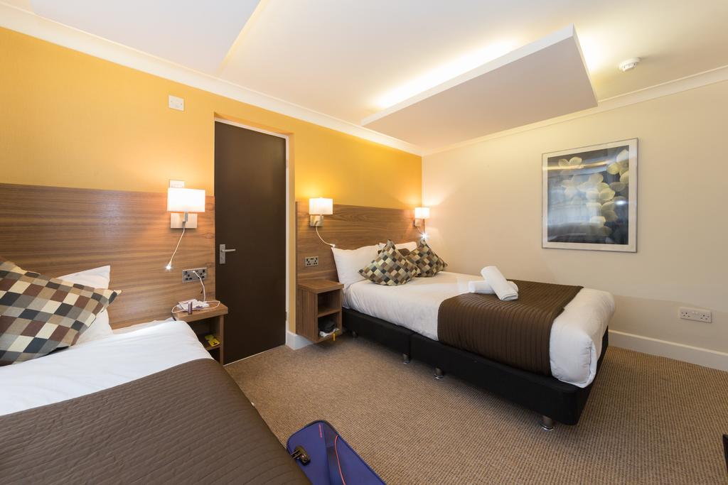 Chambre Triple avec Salle de Bains Privative