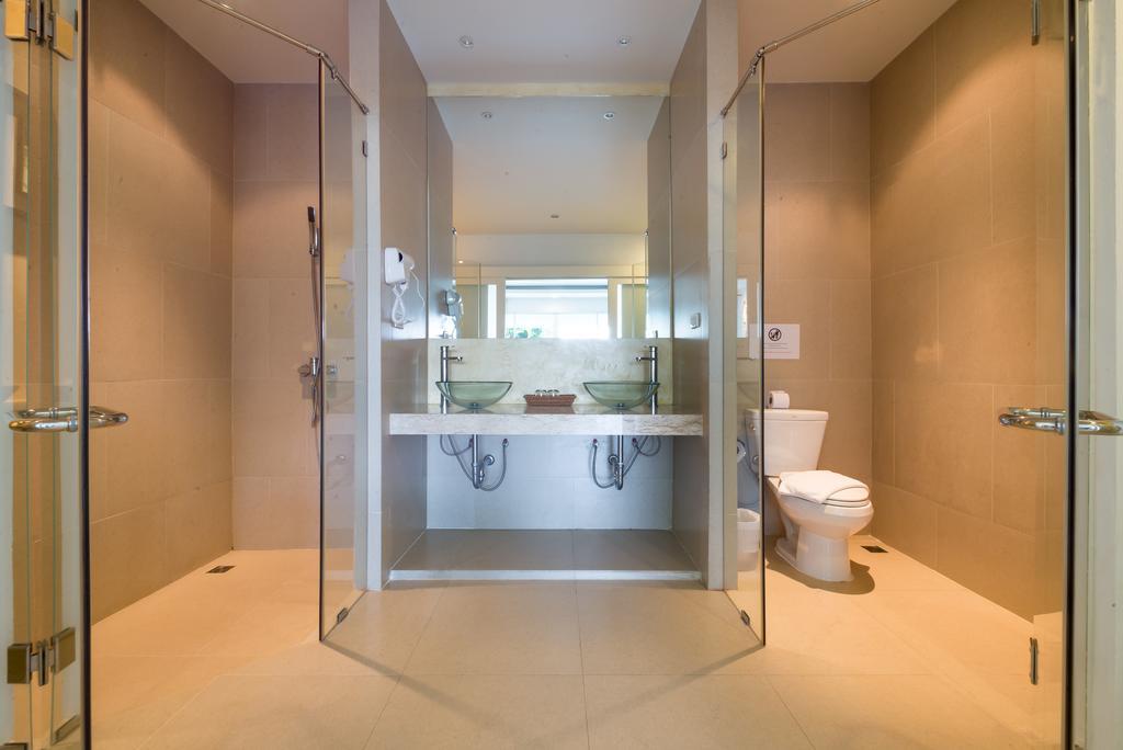 Deluxe Partial Seaview Pool Suite