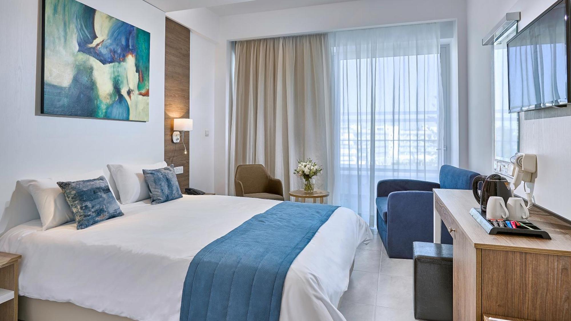Double or Twin Room Side Sea View,466475634:JPEG