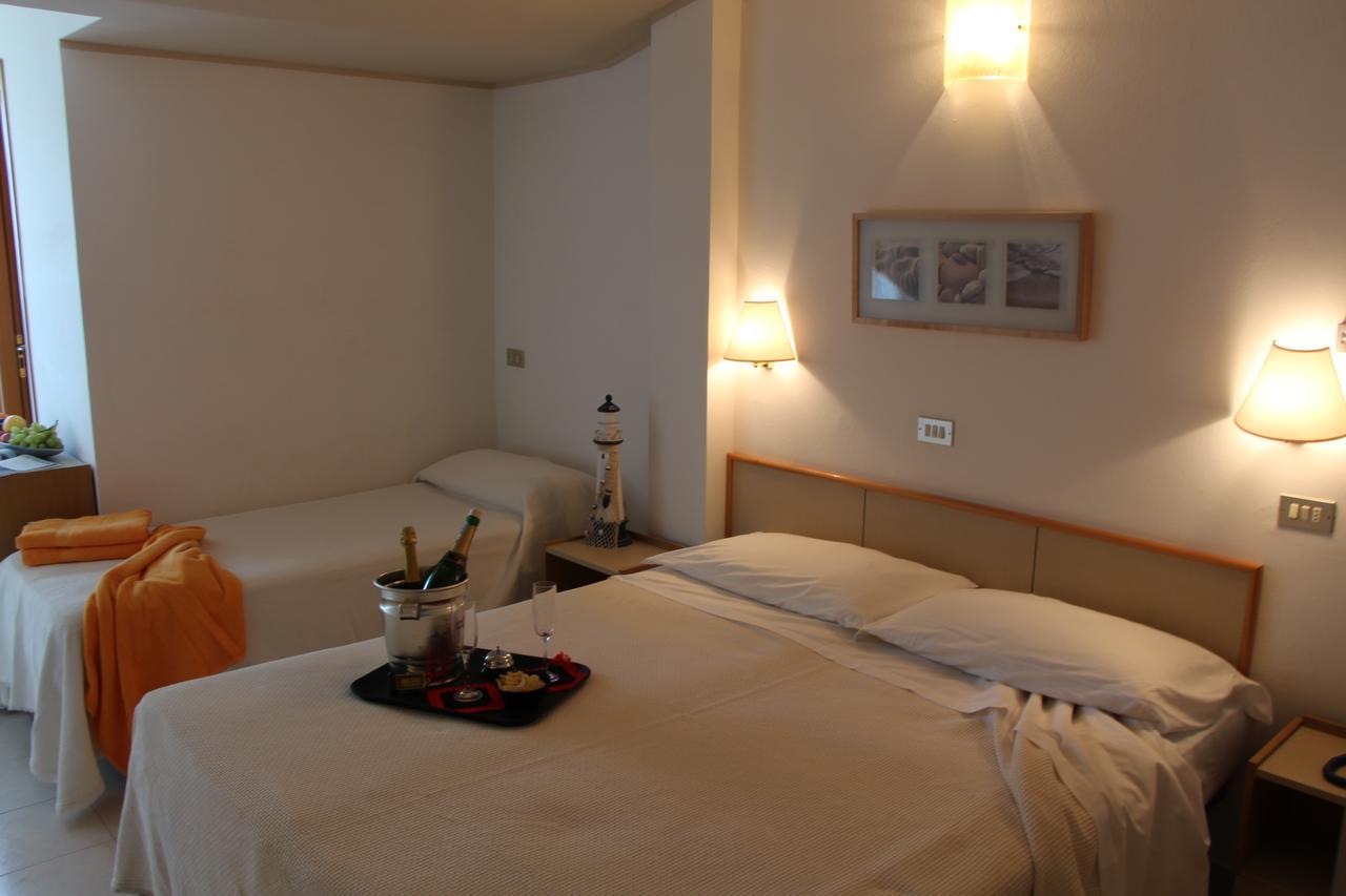 Triple Room,709351861:JPEG