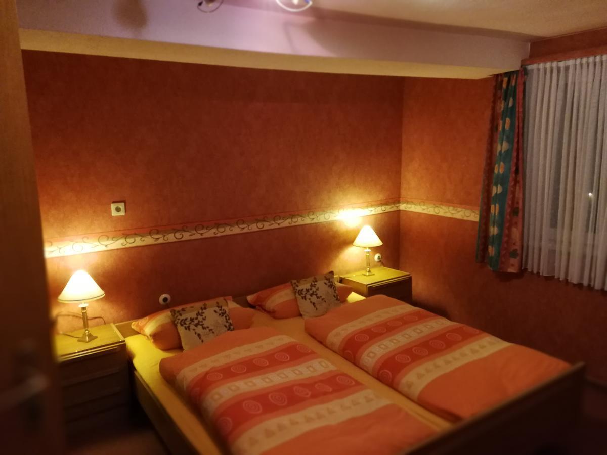 Small Double Room,511567623:JPEG