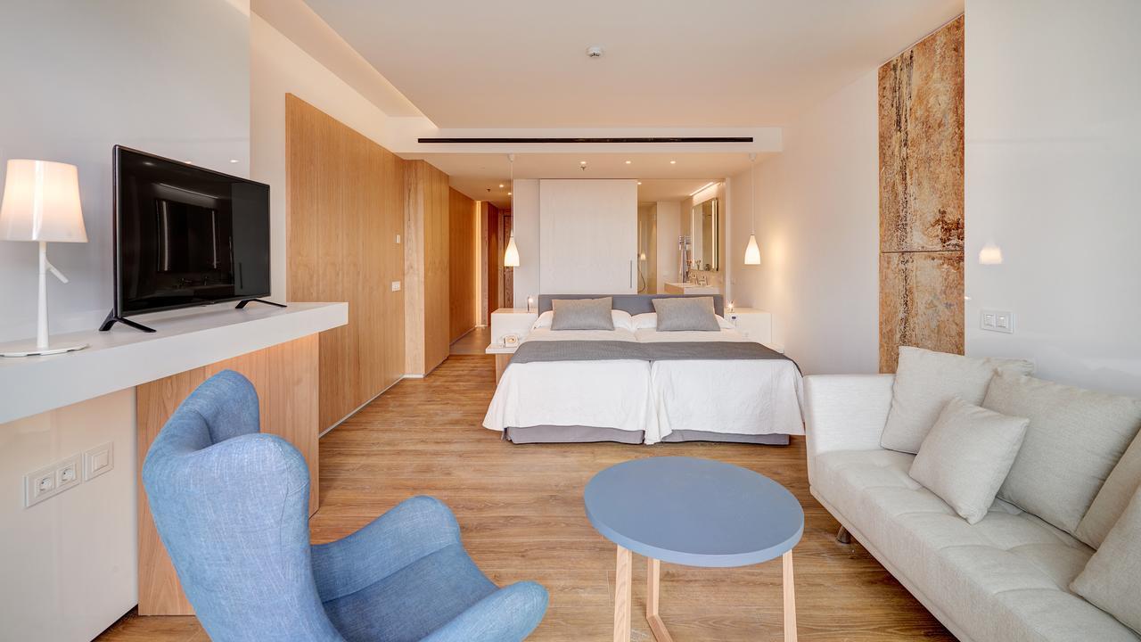 Suite Junior con vistas a la piscina