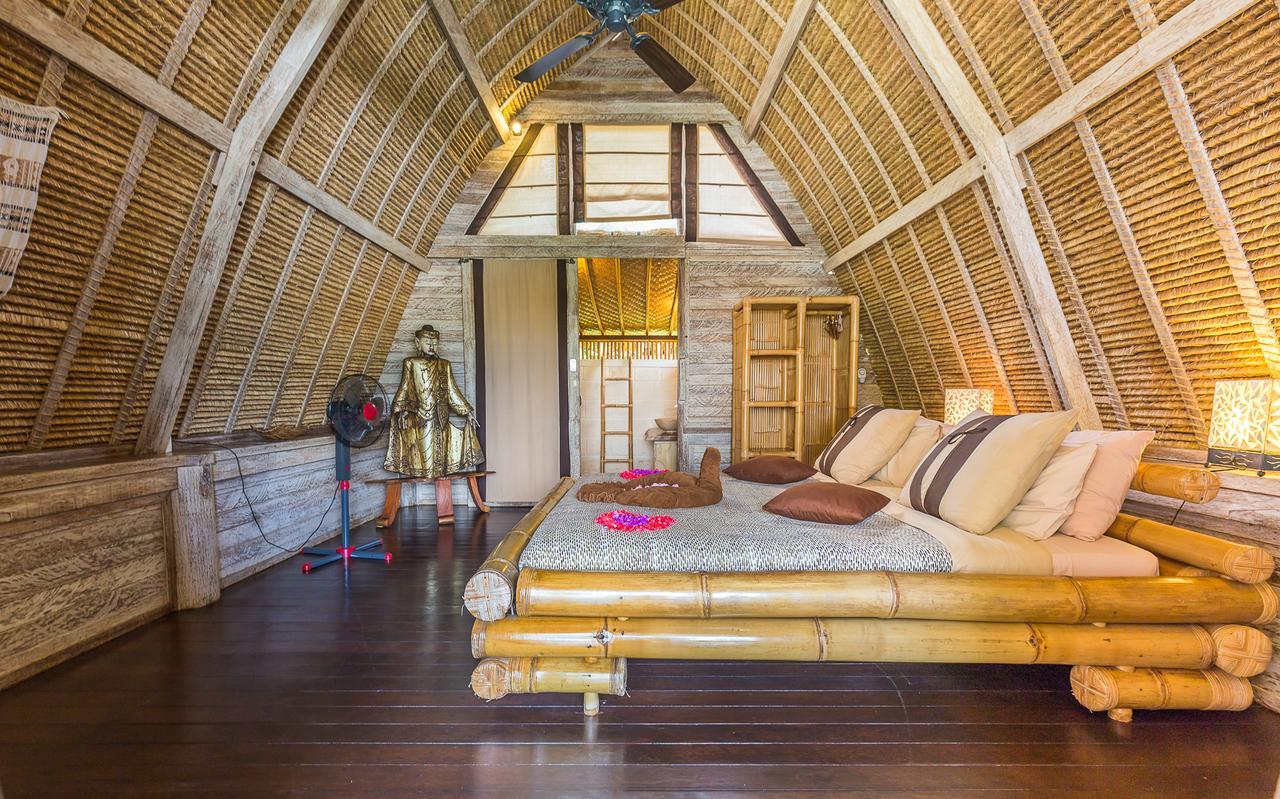 Beachfront Master Deluxe Bungalow Sea View