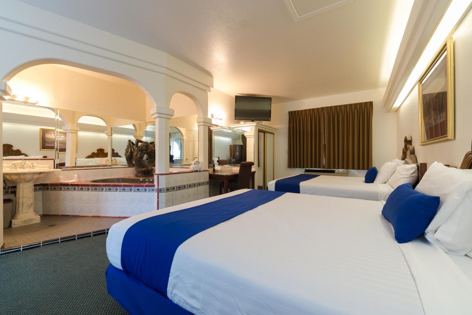 Double Room with Spa Bath,548745645:JPEG