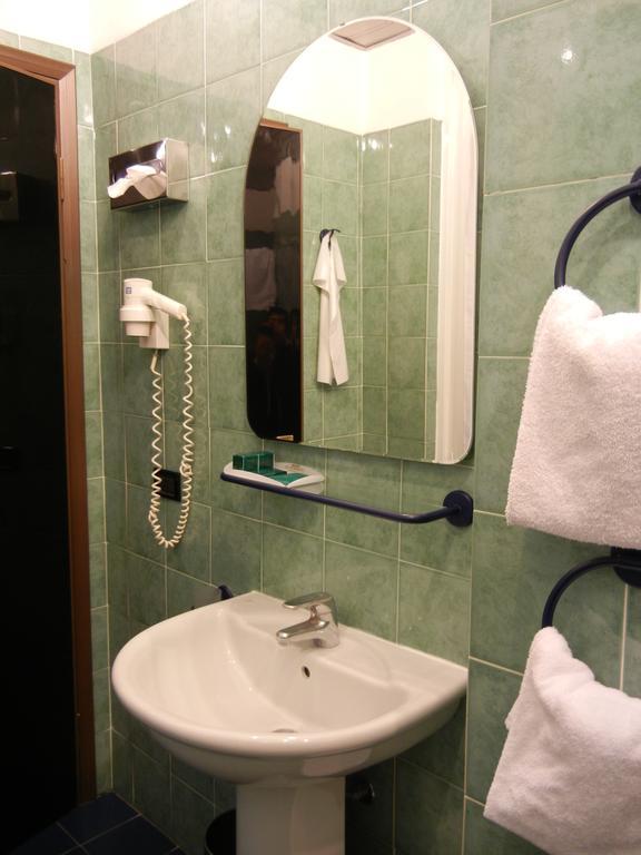 Double Room,1559626516:JPEG