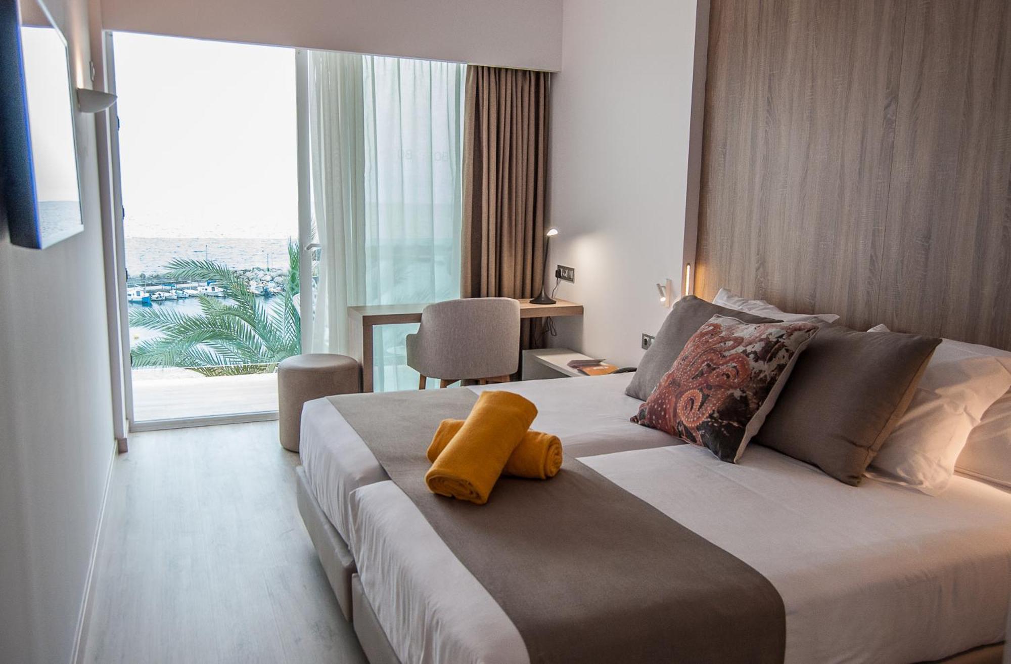Double Room with Balcony and Sea View