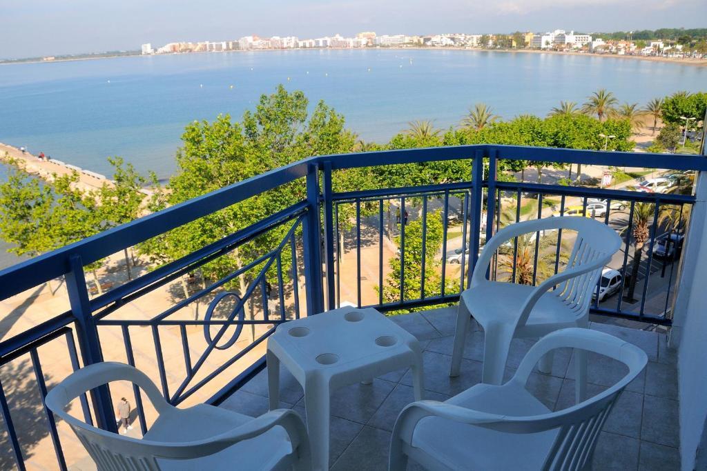Double or Twin Room Sea View