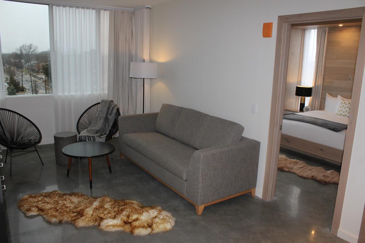 Deluxe King Suite