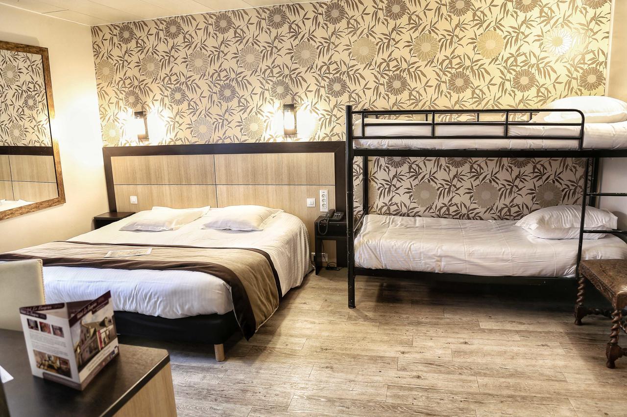 Large Family Room,1215189643:JPEG