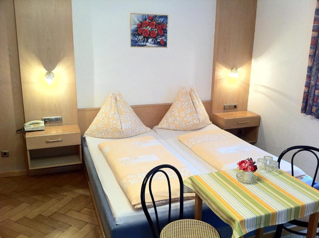 Quintuple Room