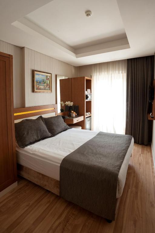 Standard Double or Twin Room,704692699:JPEG