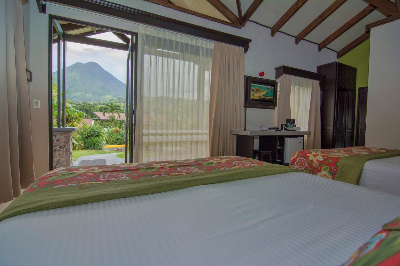 Junior Suite Queen - Volcano View