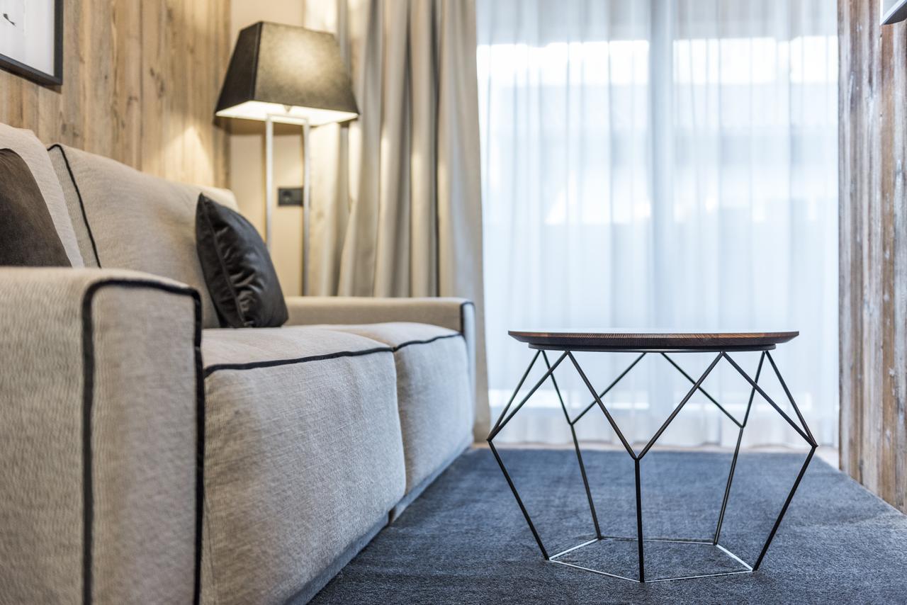Standard Suite,1551923161:JPEG