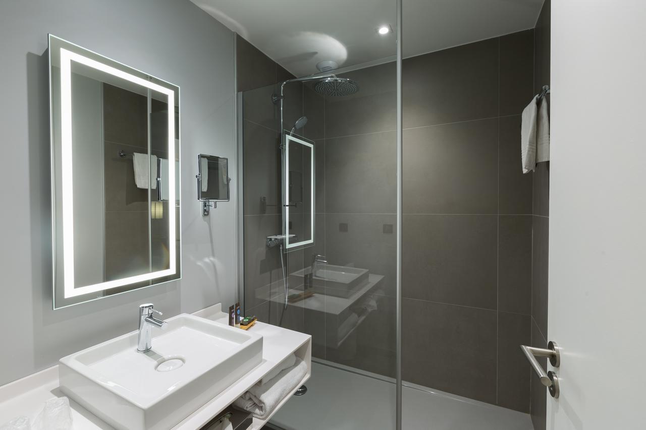 Superior room with 1 Queensize bed and 1 double sofa bed
