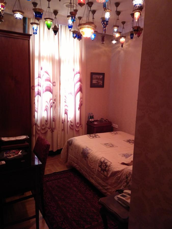 Single Room,678451998:JPEG