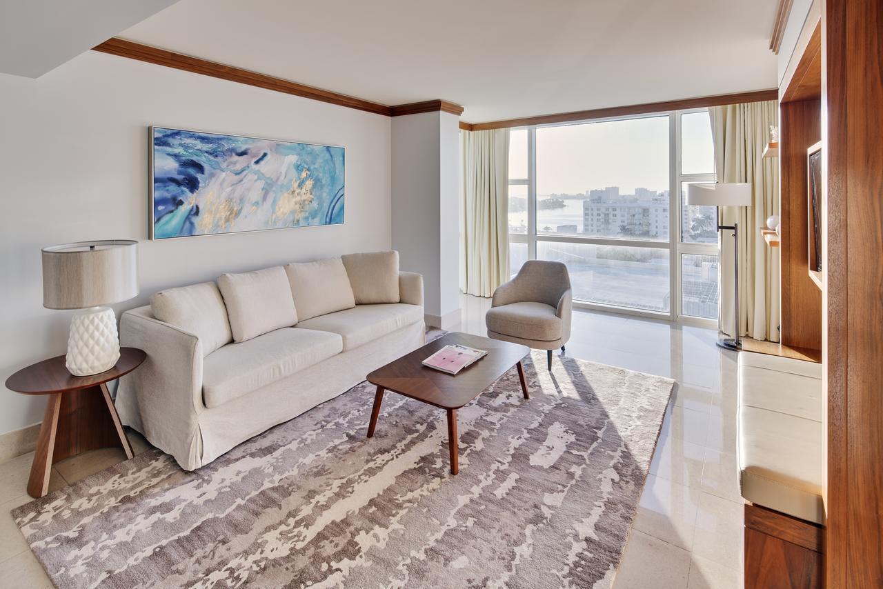 One-Bedroom Apartment King Bed City View