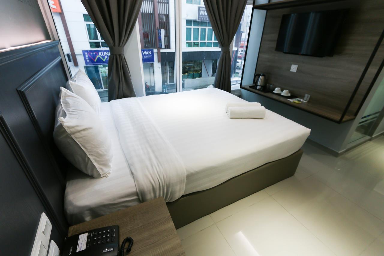 Standard Queen Room Window