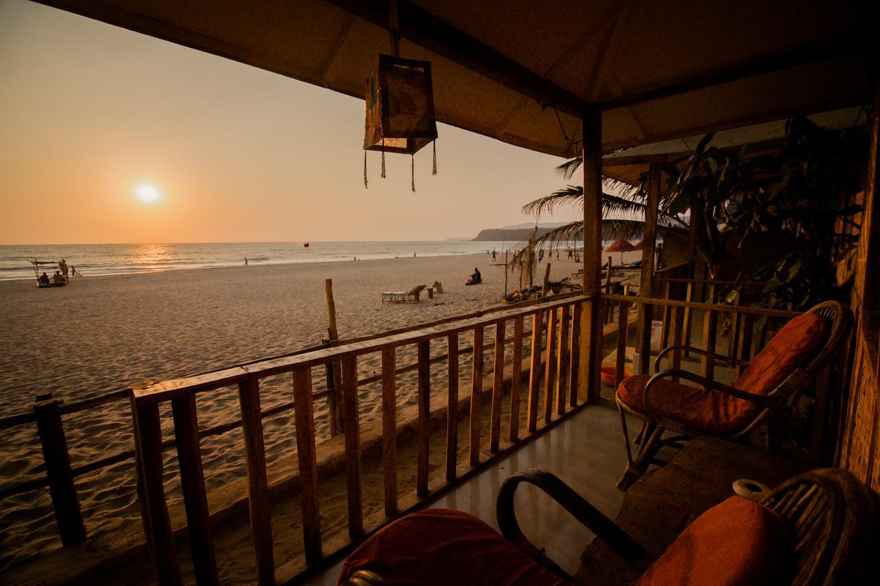 Bungalow Beach Front,647076456:JPEG