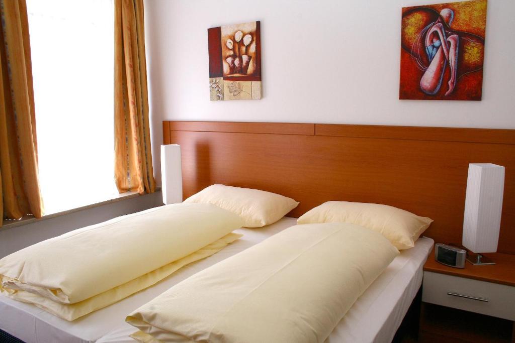 Doppel- oder Zweibettzimmer