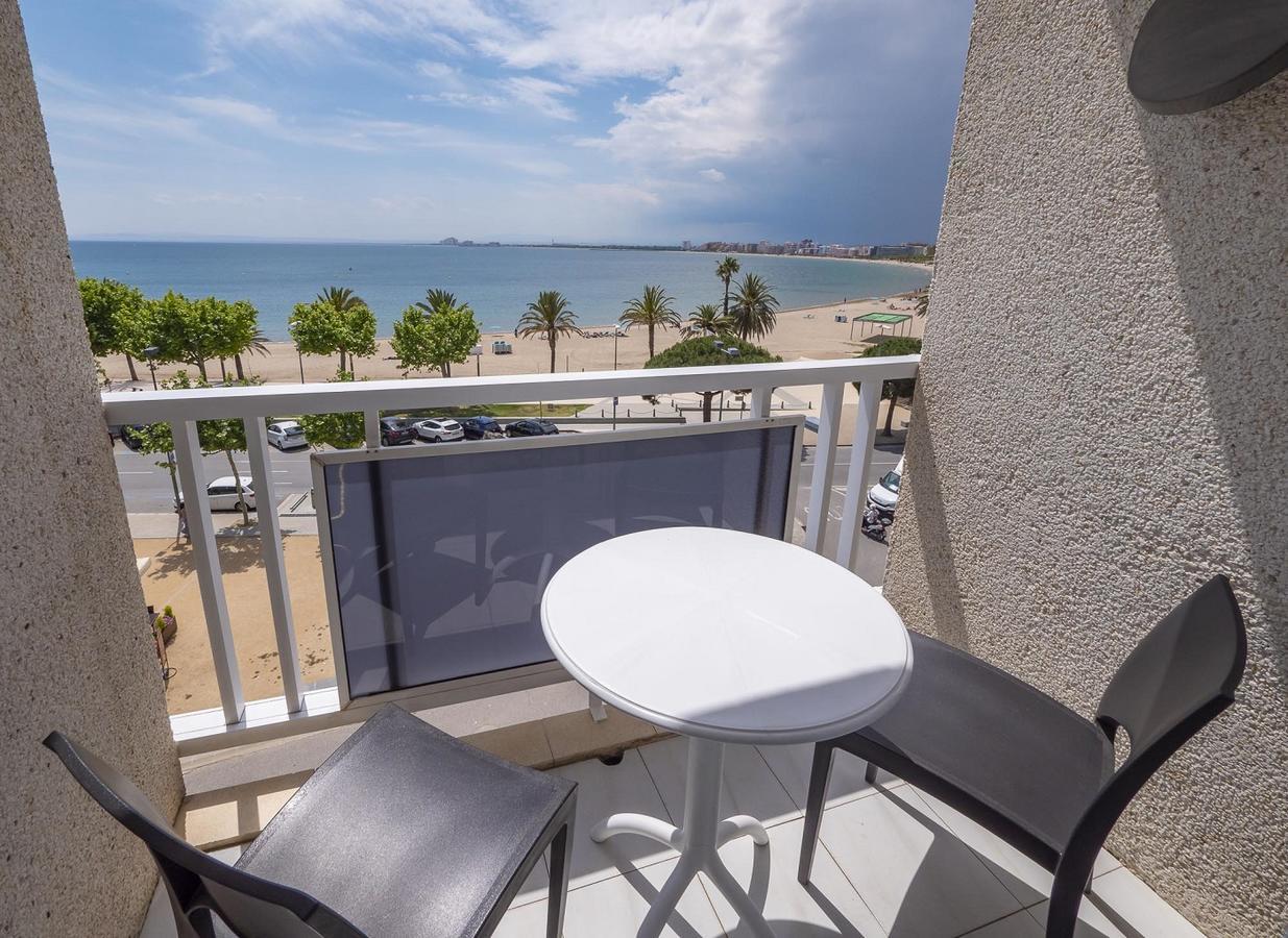Double or Twin Room Sea View