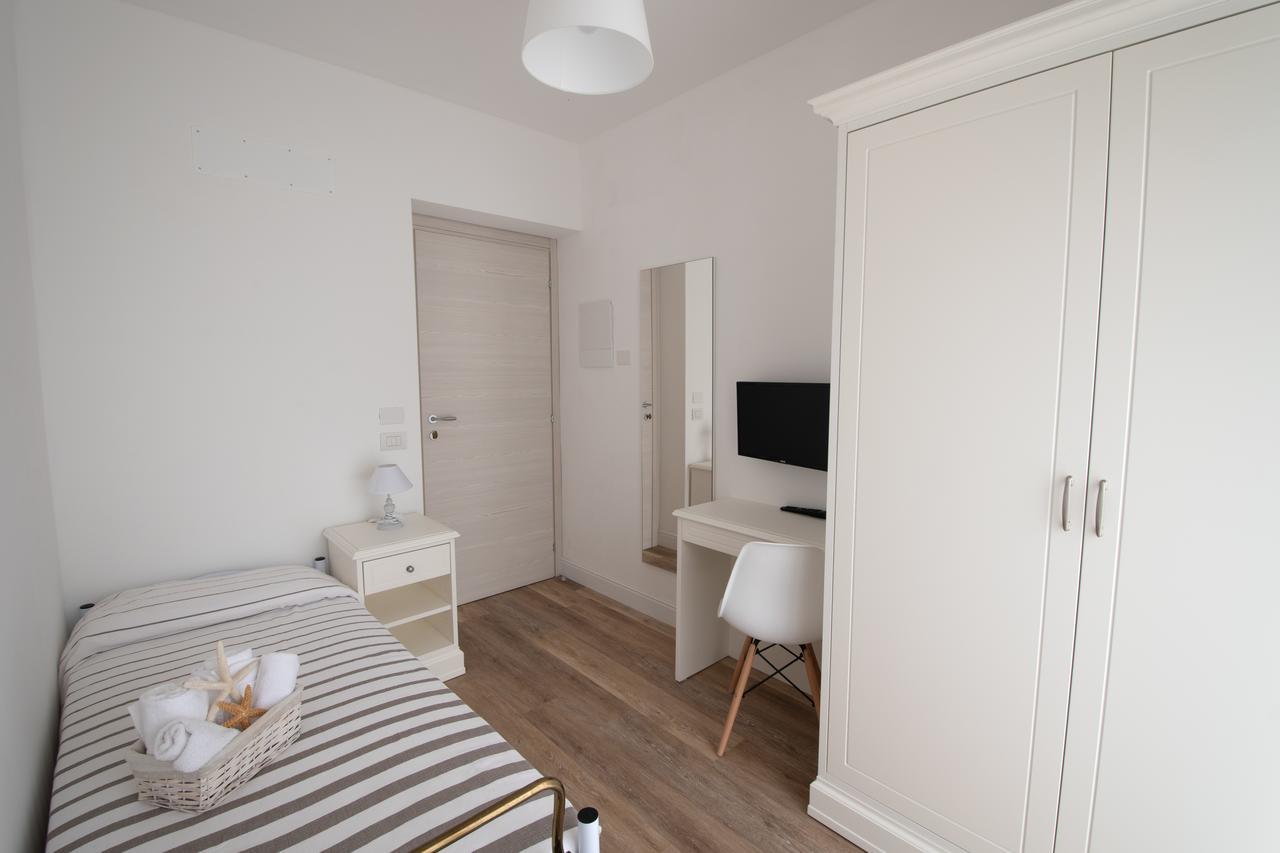 Single Room with Balcony,657928857:JPEG