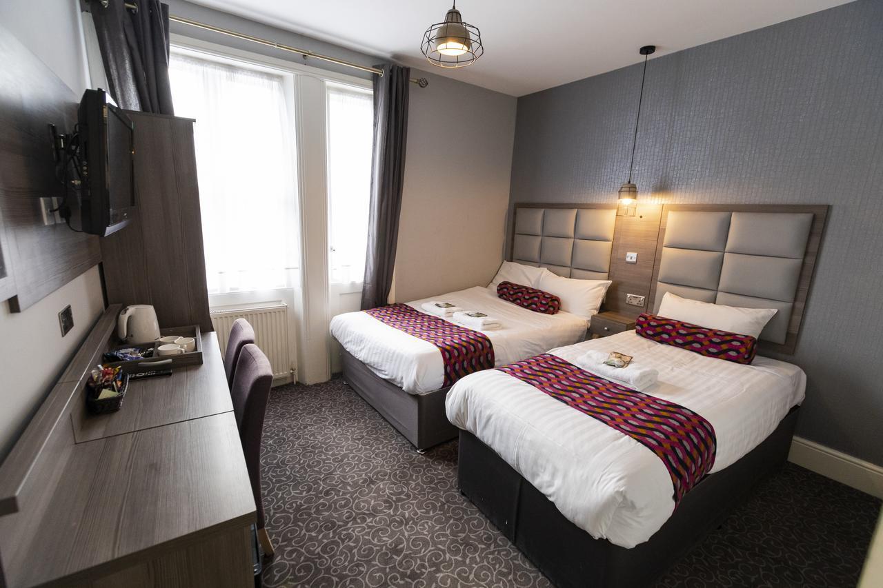Triple Room,663959646:JPEG