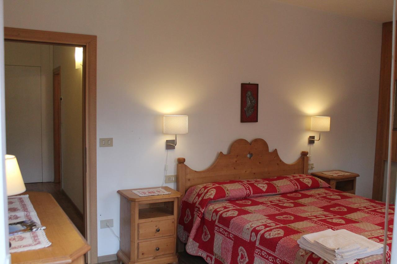 Family Room with Private Bathroom,664405011:JPEG