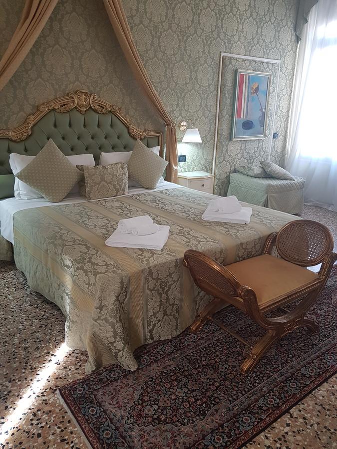 Deluxe Suite "Carlo Goldoni" Campo Santo Stefano View