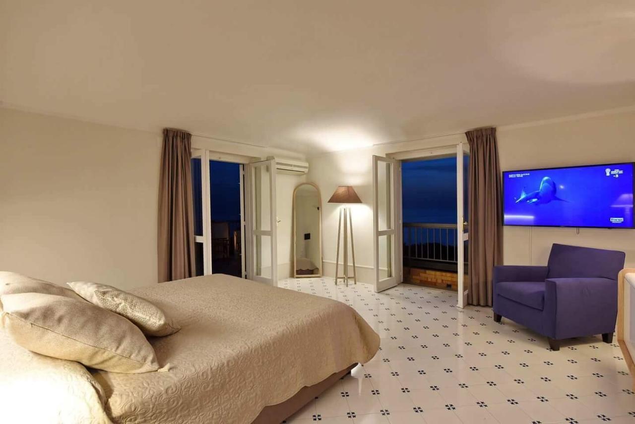 Suite mit Kingsize-Bett mit Whirlpool