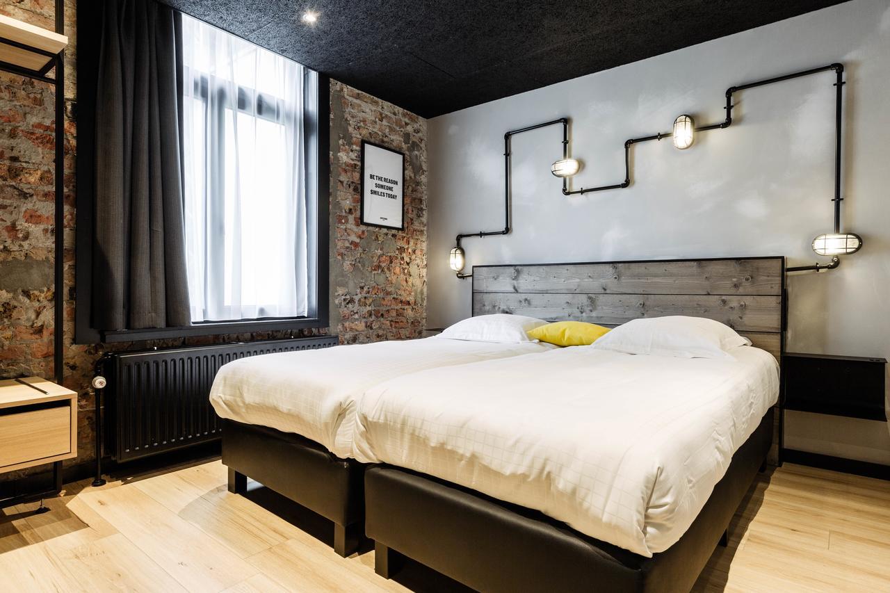 Small Room,669734424:JPEG