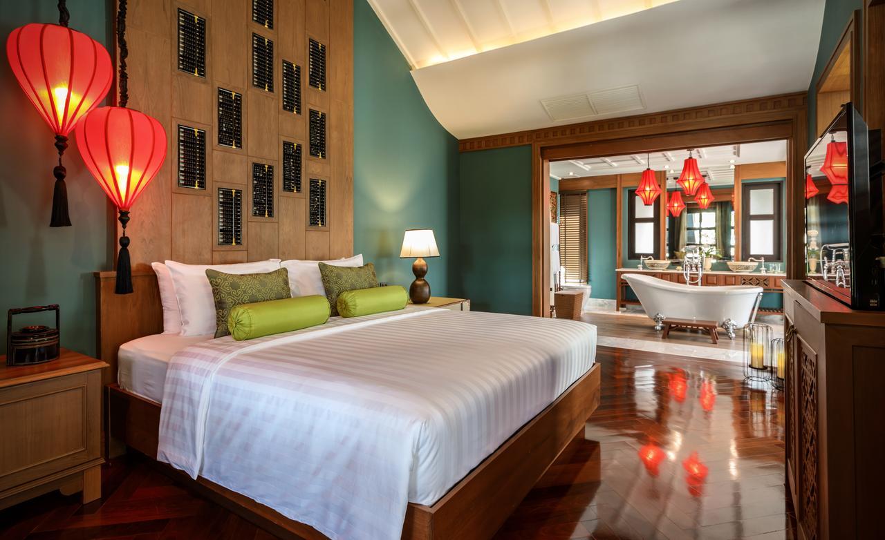 Riverfront Colonial Suite