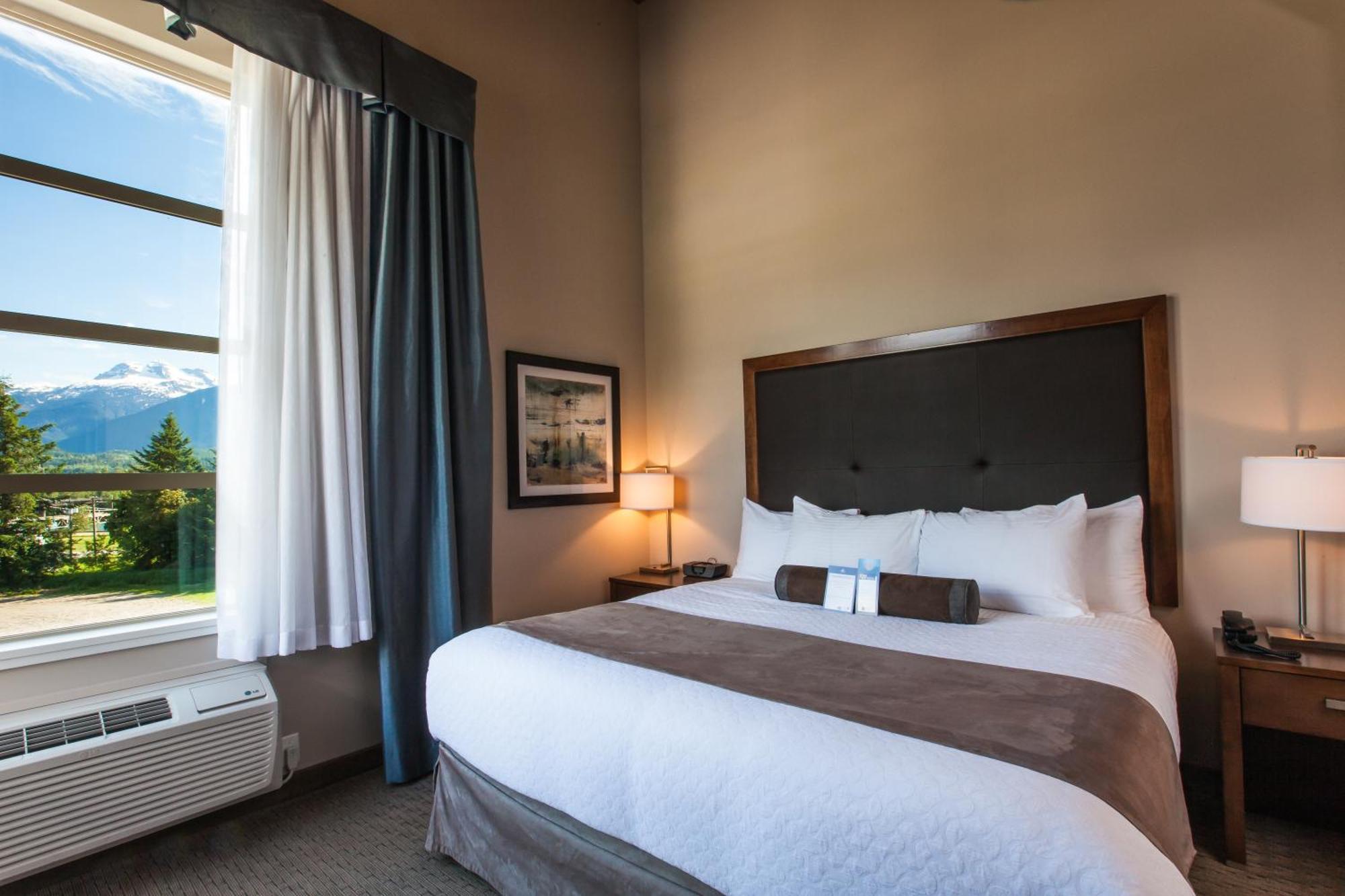 King Suite with Sofa Bed and Shower,677764809:JPEG