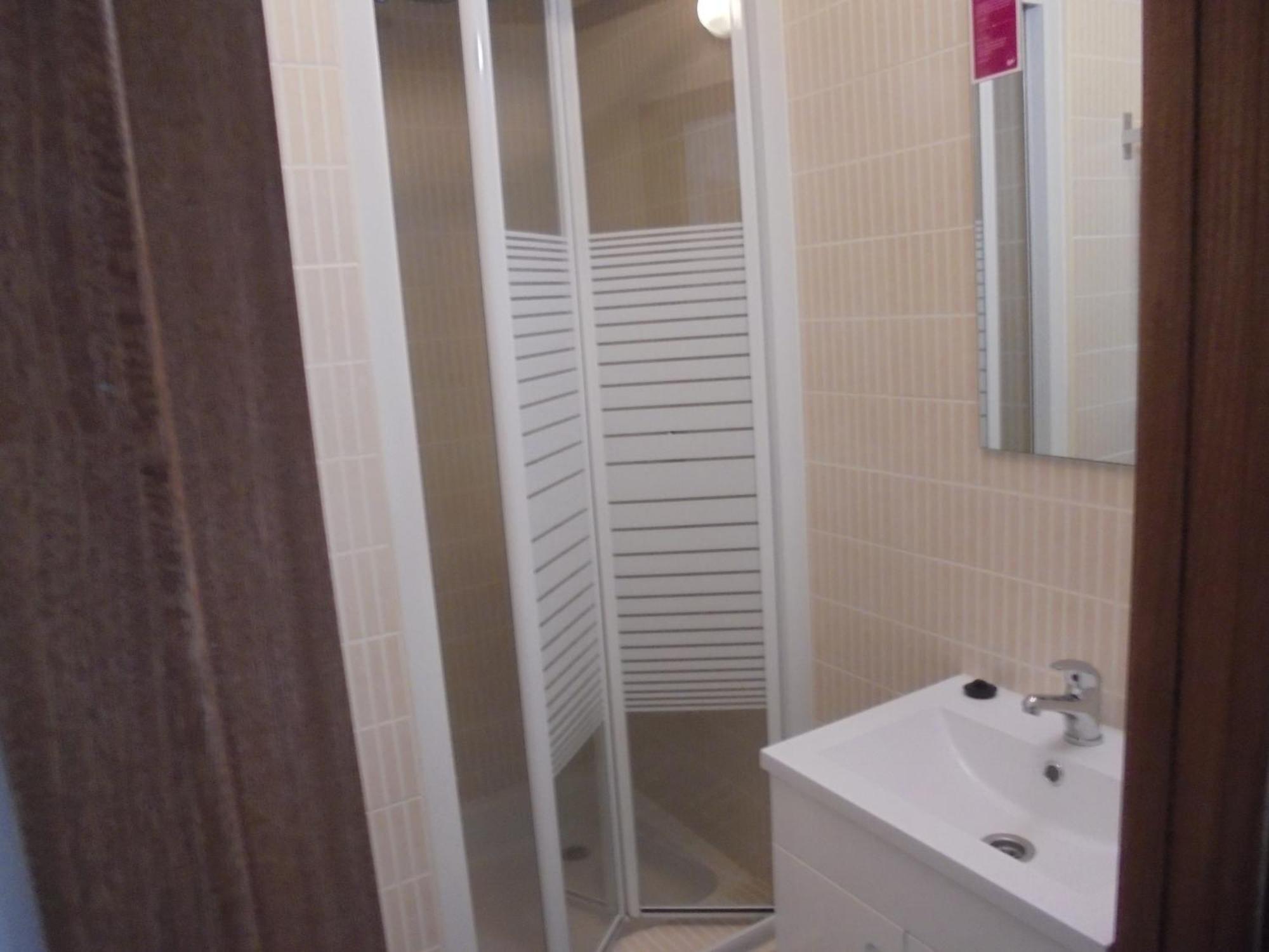 Twin Room Private Bathroom