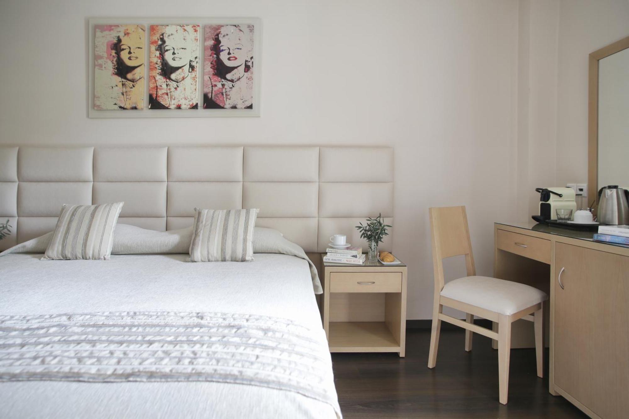Zweibettzimmer mit Stadtblick