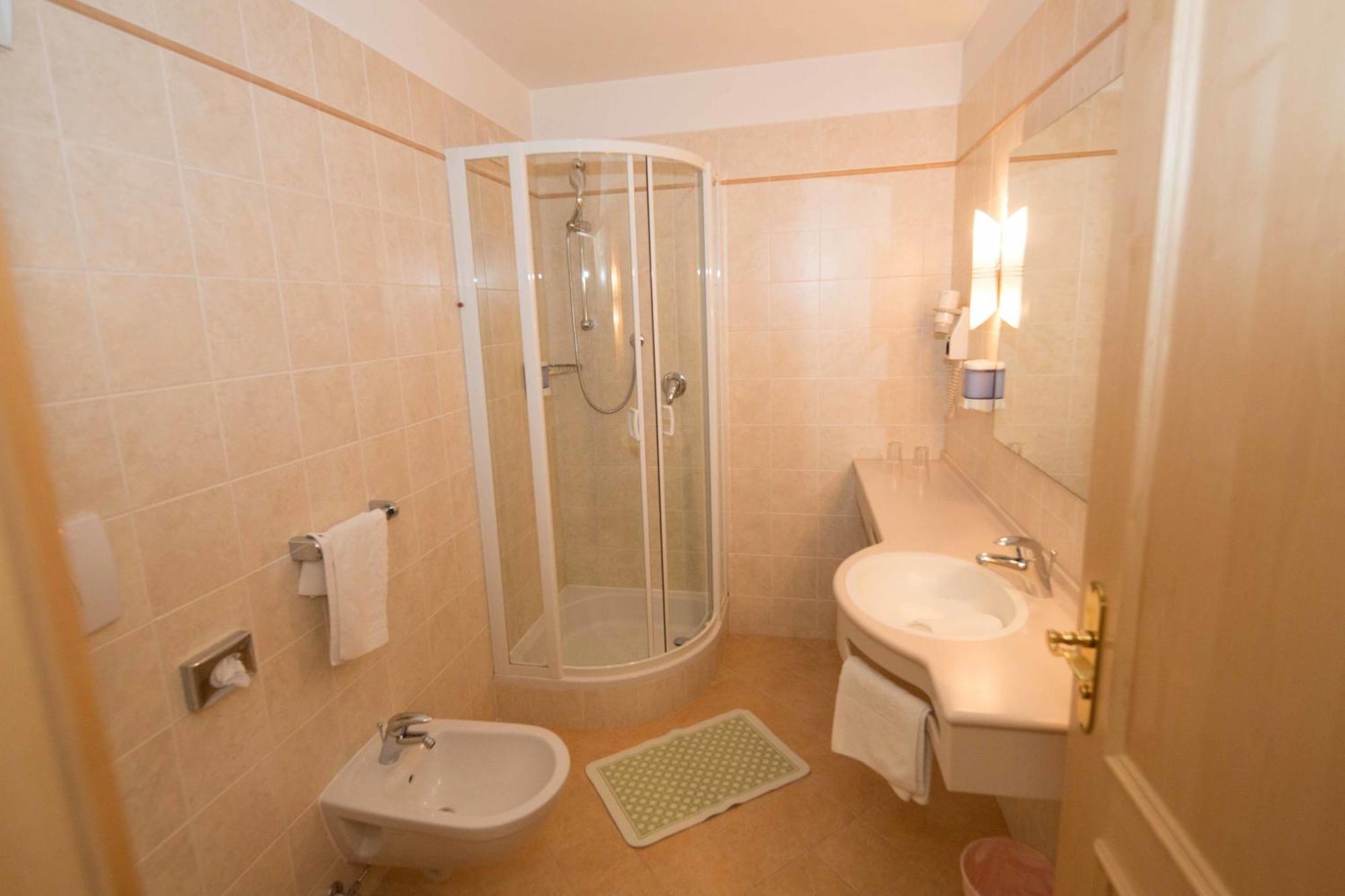 Classic Double Room,1038373177:JPEG